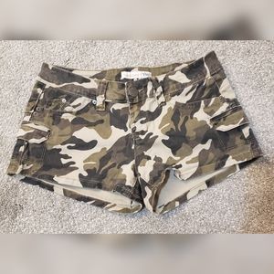 Junior Sizing Camo Short Shorts - WannaBettaButt?